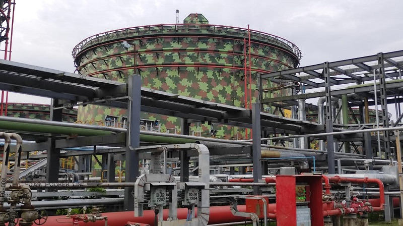 O&M team working on warehouse operations and maintenance for polymer and petroleum products